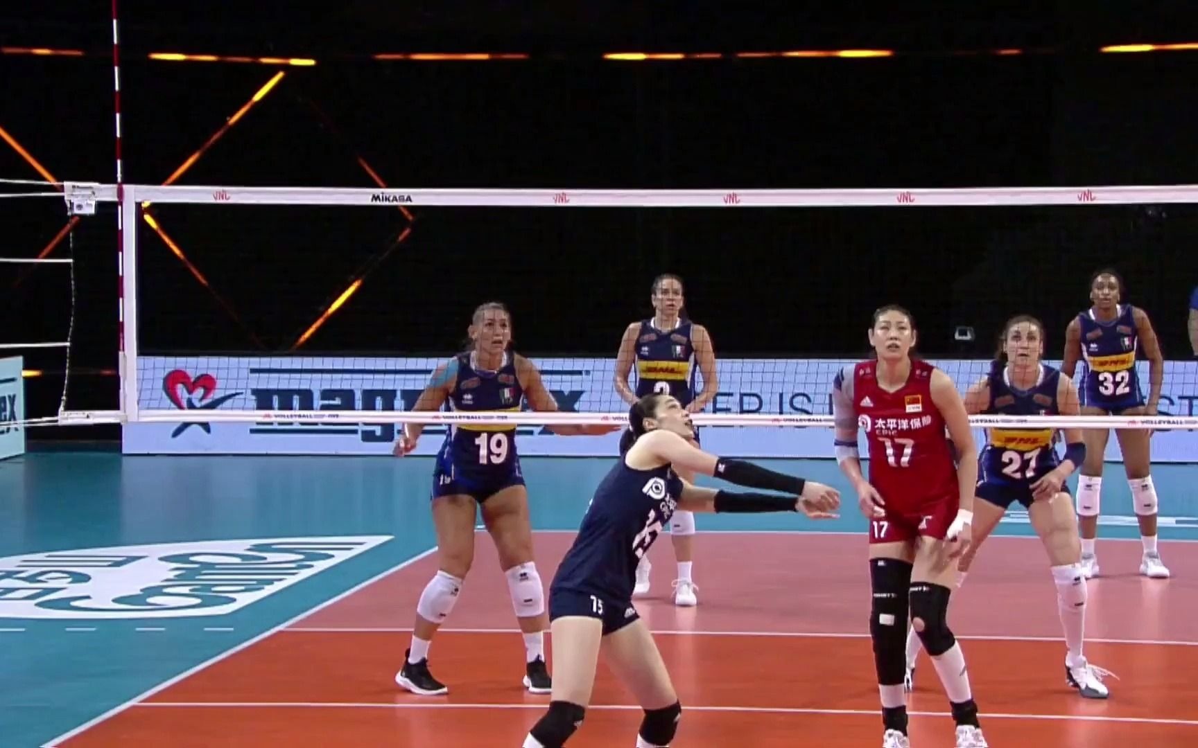 中国女排3-0意大利女排  自由人林莉精彩瞬间