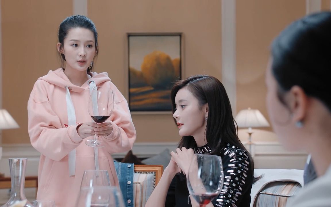 海上繁花:女上司没安好心,带晓苏去酒席,却故意让她陪客户喝酒