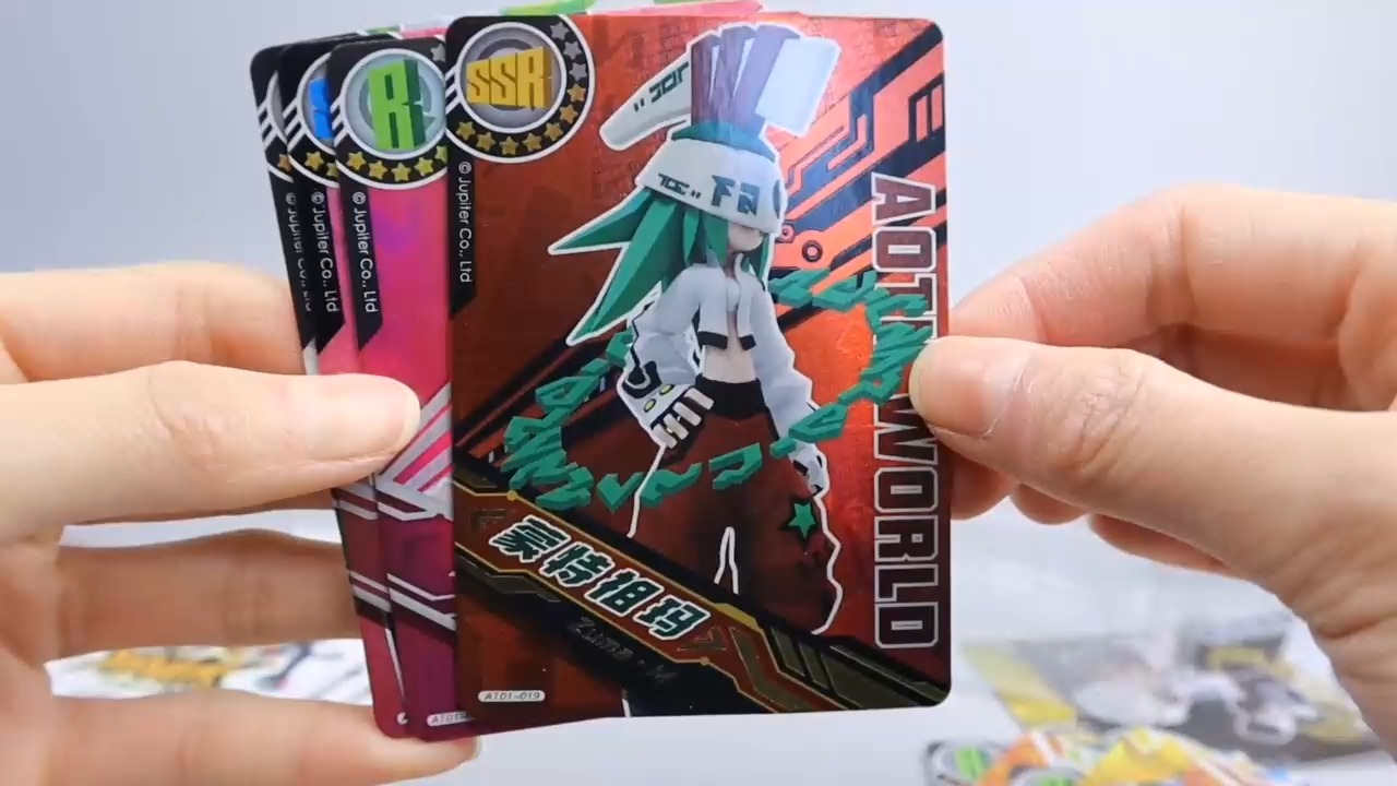 凹凸世界卡片,金闪版与银闪版收藏卡,快100元明显亏了!