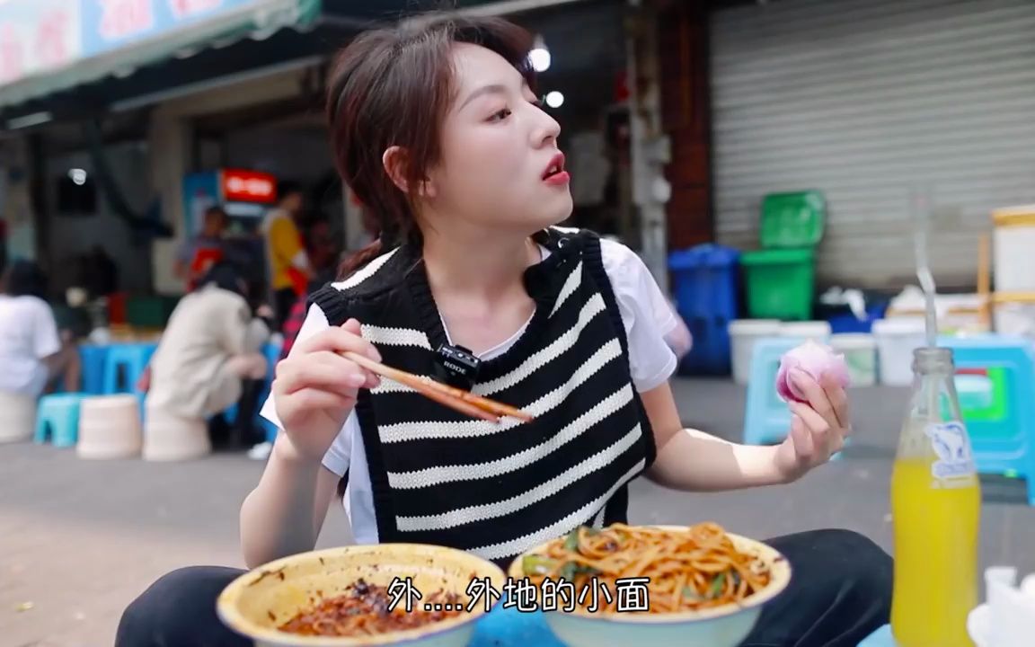 【美食博主】在重慶7rmb 2兩的小面,又麻又辣連嗦兩碗!