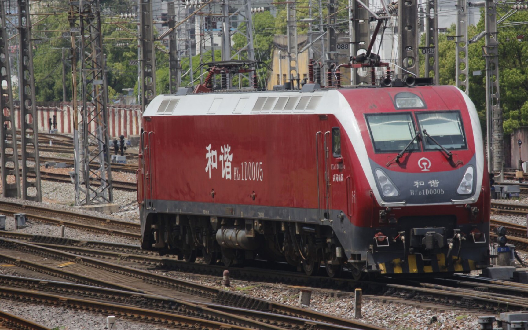 t307/6 本务出发机武局南段hxd1d0005进鹰潭站进行挂车作业