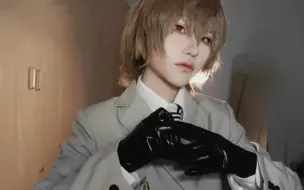 Descargar video: 【p5r/明智吾郎cos】如果对方接下了手套，就代表接受决斗