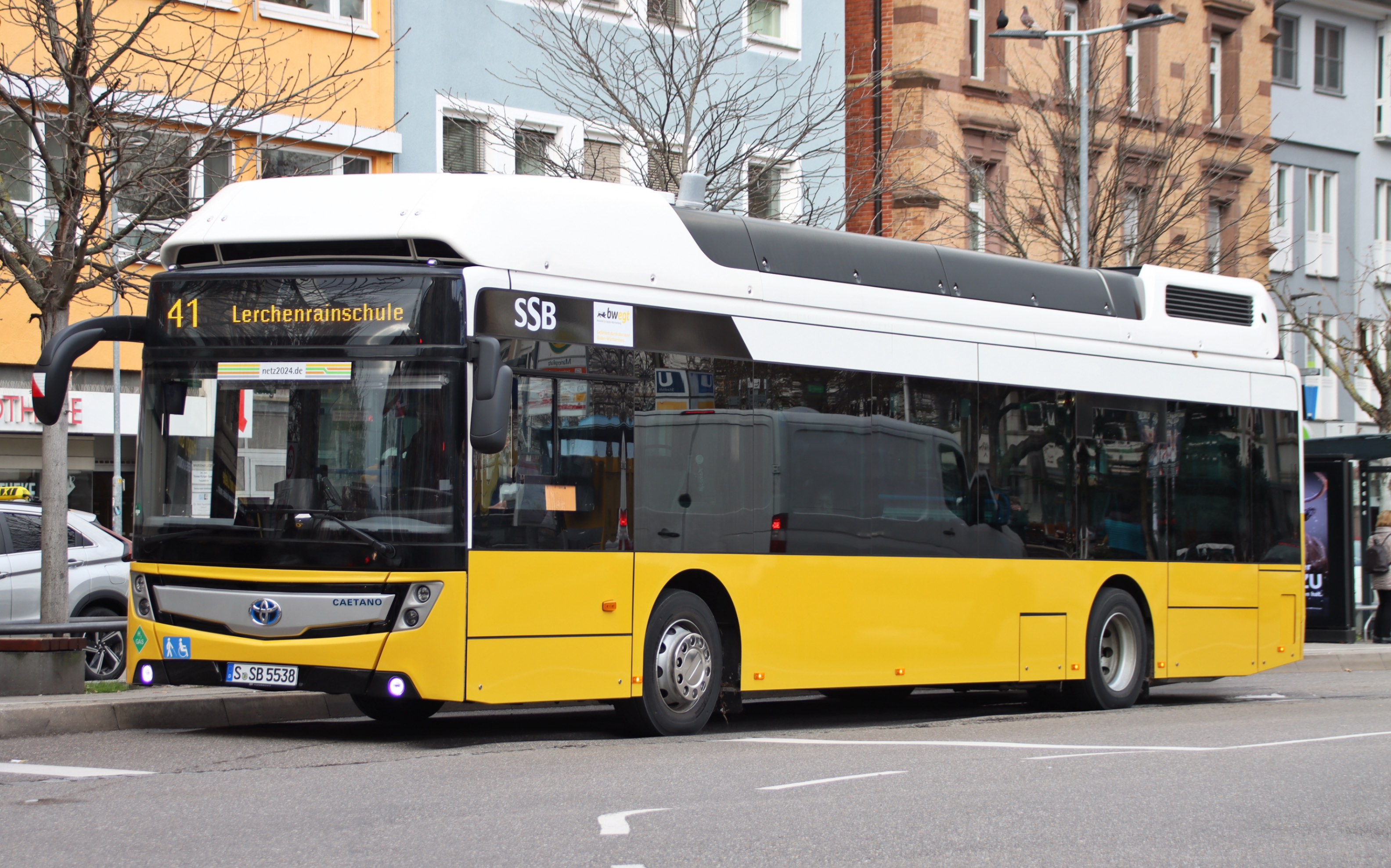 丰田技术入侵欧洲 toyota caetano h2.citygold走行视频