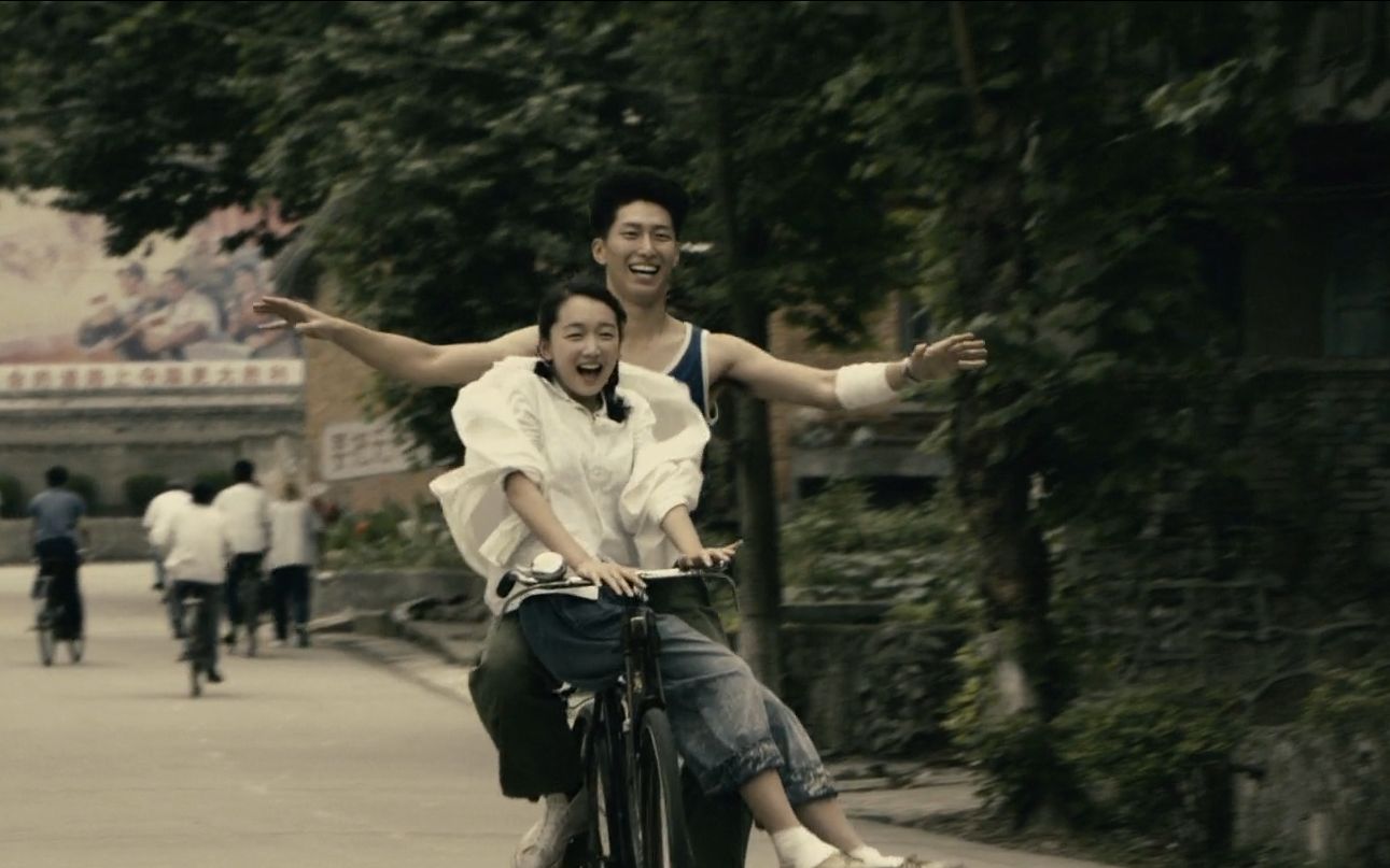 山楂树之恋:讲述了老三和静秋从相遇,到让无数人泪目的爱情故事