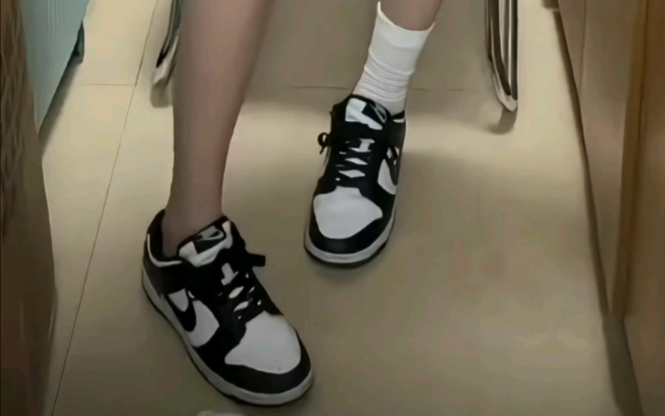 白袜子有那么香吗?