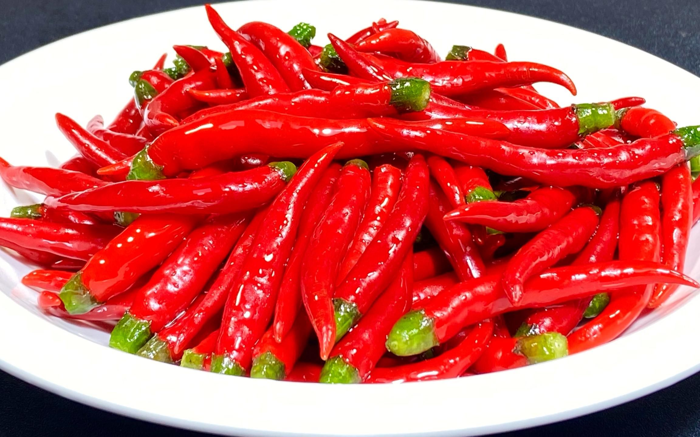 小米椒保存,最忌直接放到冰箱了,教你一招,放一年都不坏特新鲜