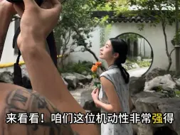 Video herunterladen: 碰到机动性非常强的摄影师！你就会得到意想不到的旗袍婚纱照！