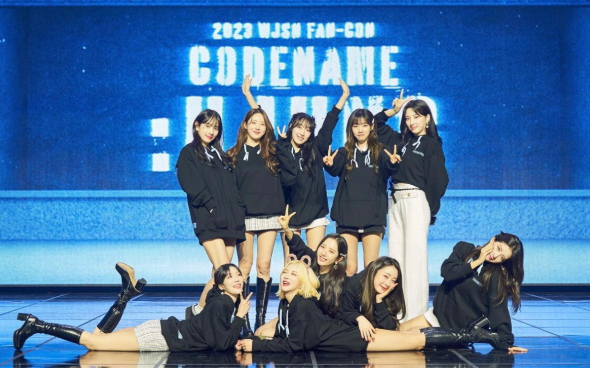 宇宙少女官方ins上传10人合照