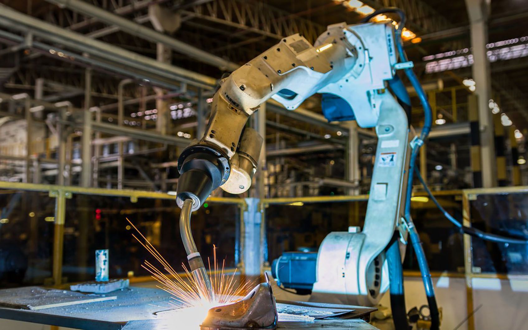 智能焊接机器人纵横各大车间,一台就顶20个焊接工,工作效率是真高!