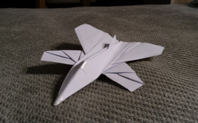 来折一架简单爱飞的前掠翼仿真纸飞机吧