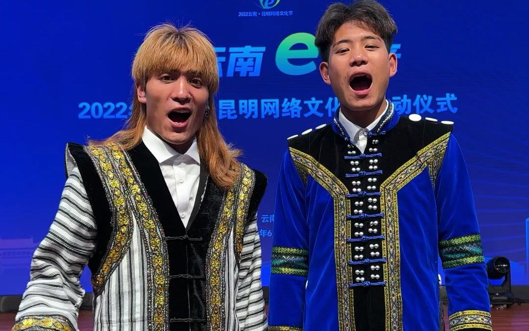 《我是云南的》爆火,原视频傈僳族长发小伙现身昆明再唱魔性歌曲