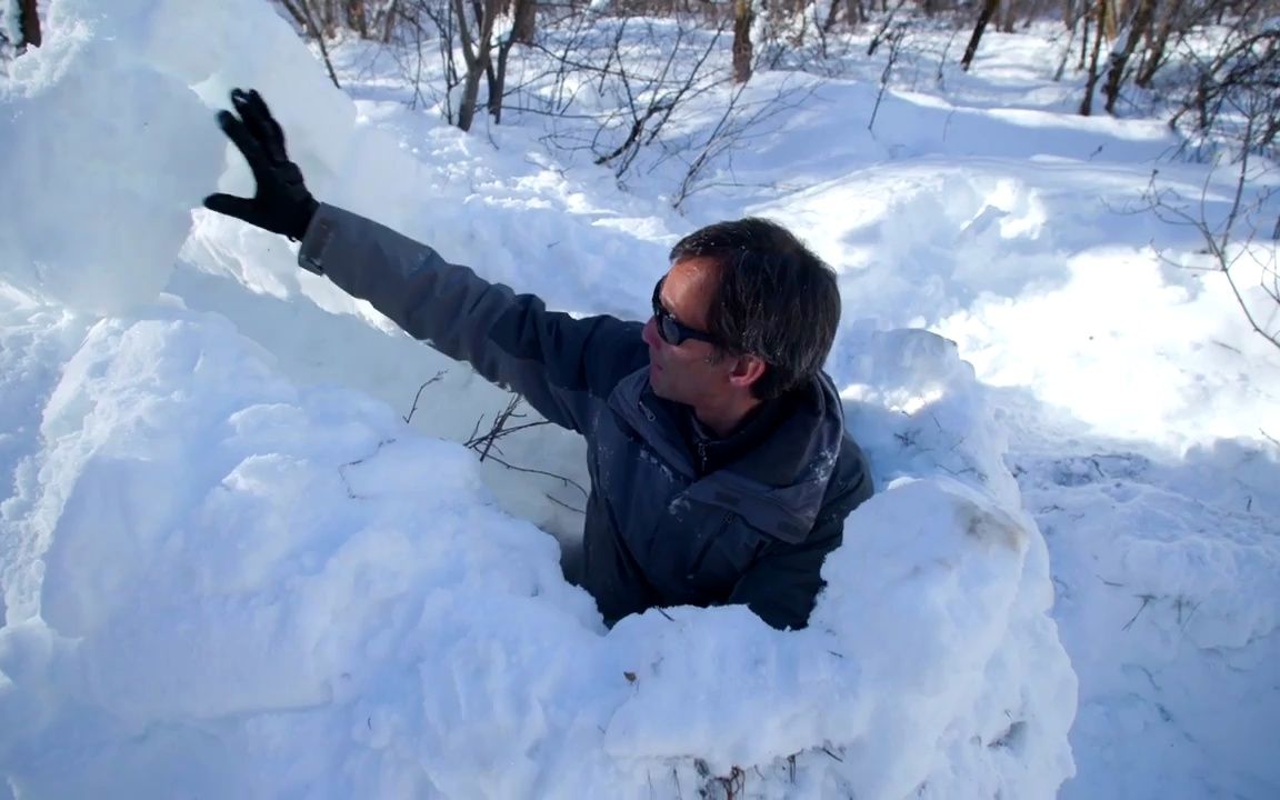 【野外生存頻道】應急雪地庇護所 挖雪洞