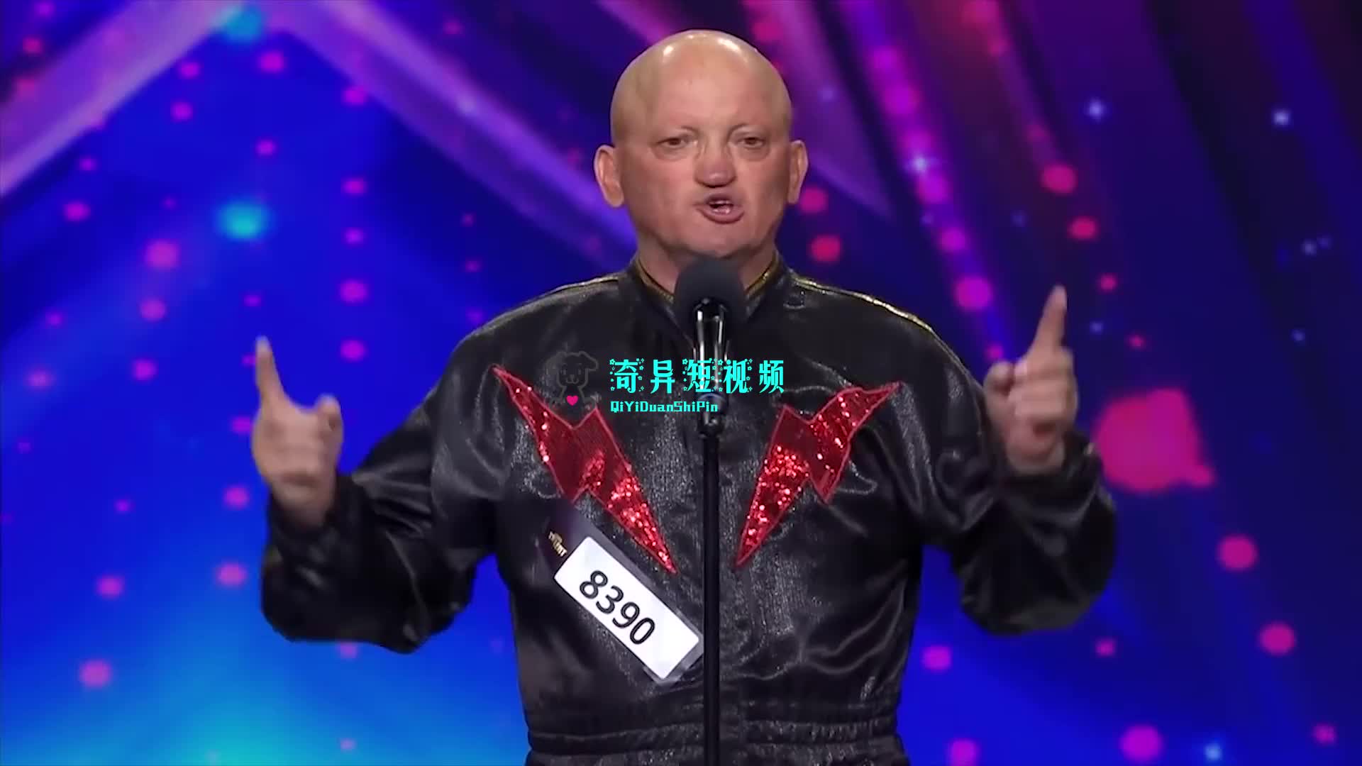 光头男子在舞台煮鸡蛋,他的神奇表演,美女评委竟这幅表情!