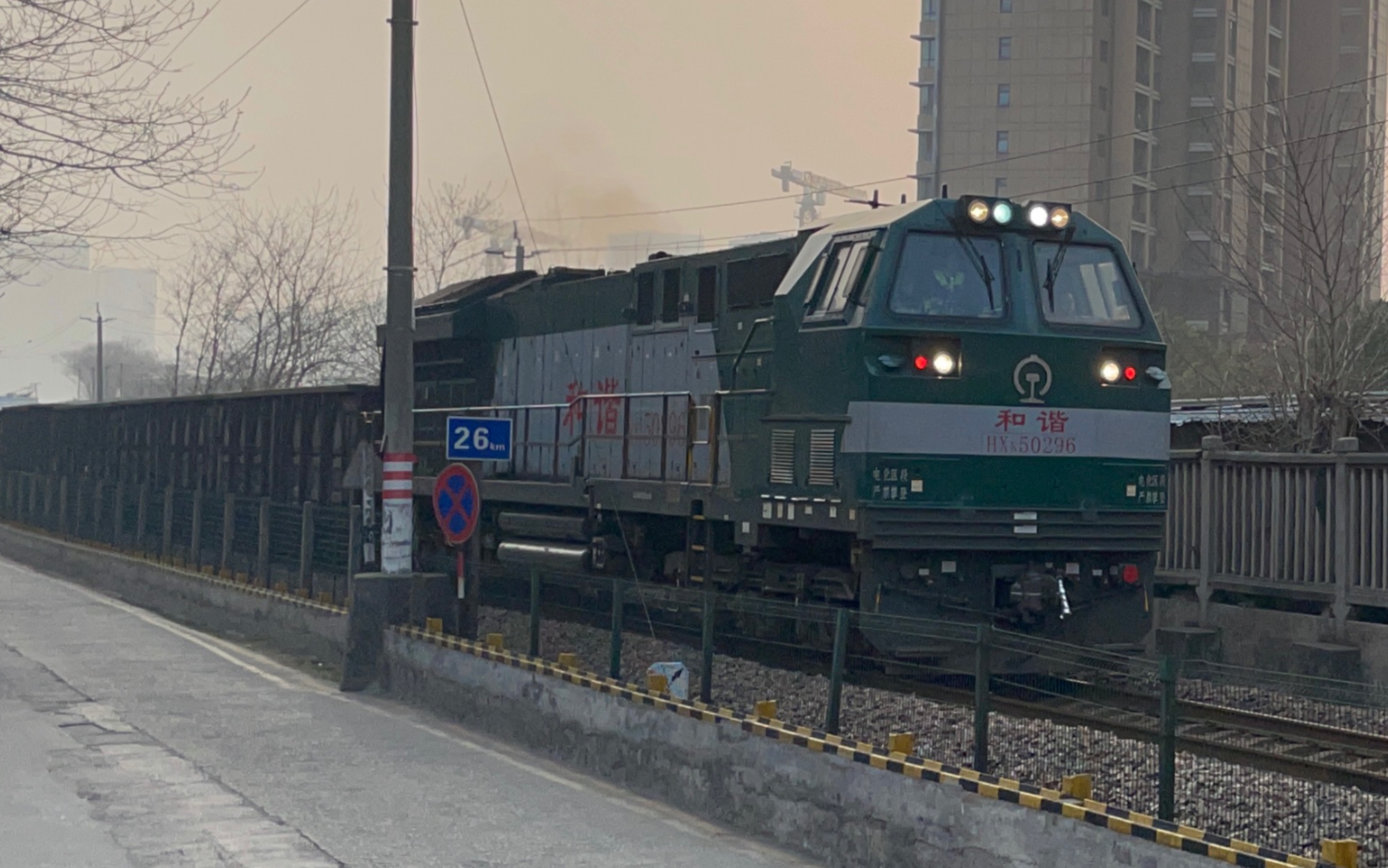 【宁芜线】上局合段hxn50296牵引36360通过宁芜铁路长虹路道口_哔哩