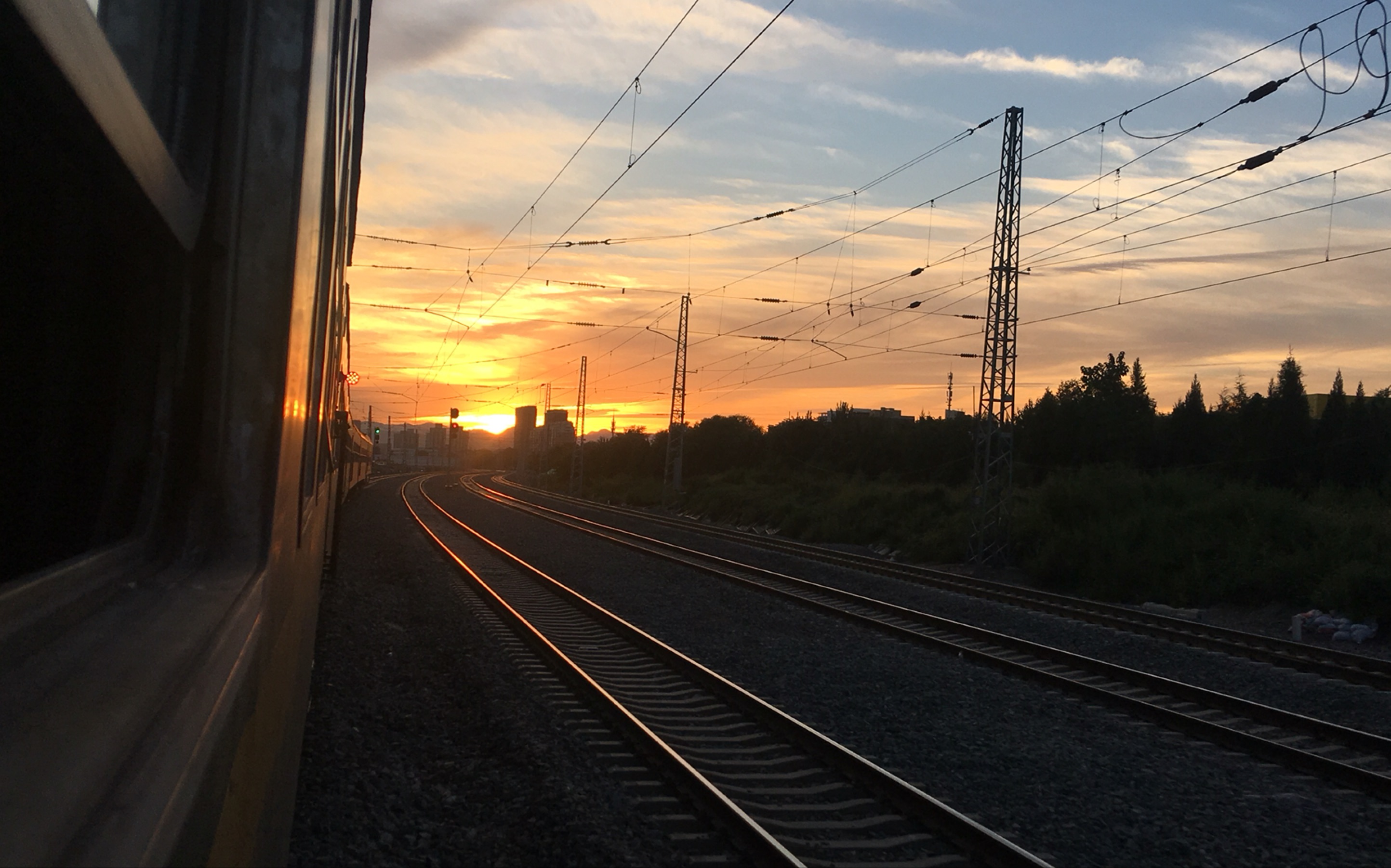 【m出品】6451次列车驶过正在建设的新丰台站_哔哩哔哩 (゜-゜)つロ