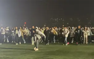 Download Video: 【燕山大学广场舞】酒醉的蝴蝶c位