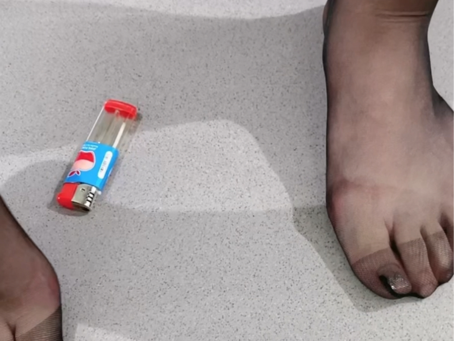 摄影师打火机怎么掉了