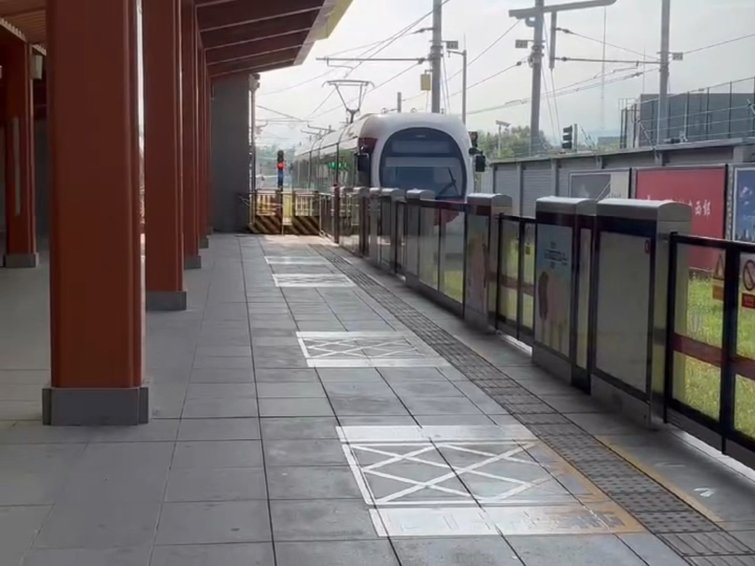 北京有轨电车西郊线xj004出巴沟站