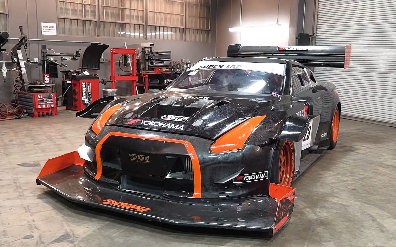 [hoonigan]这是1200hp的尼桑gtr爬山赛车![60fps]_哔哩哔哩_bilibili