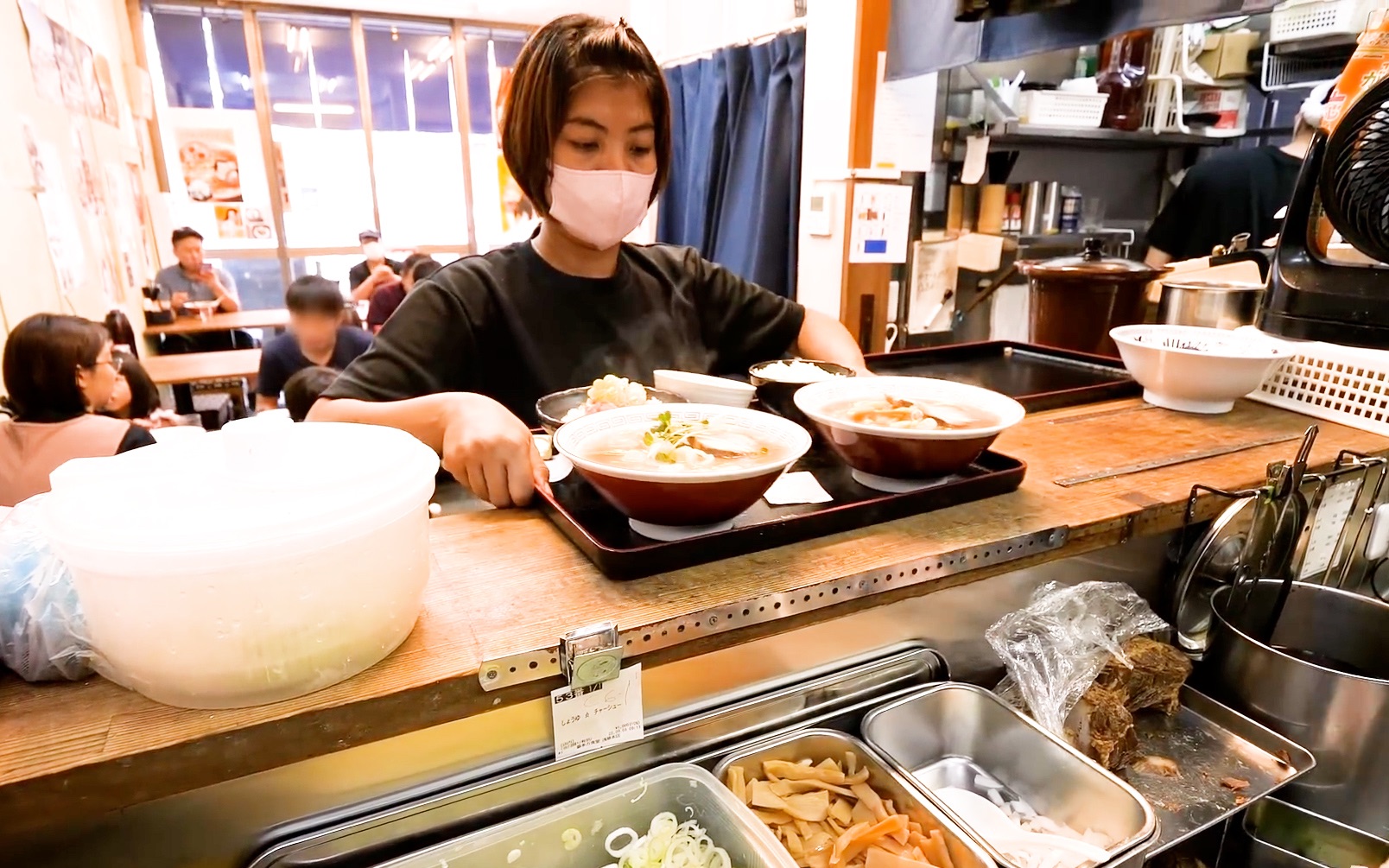 【日本美食】早上7点开始排队,1天提供400餐的“喜多方食堂"工作景象哔哩哔哩bilibili