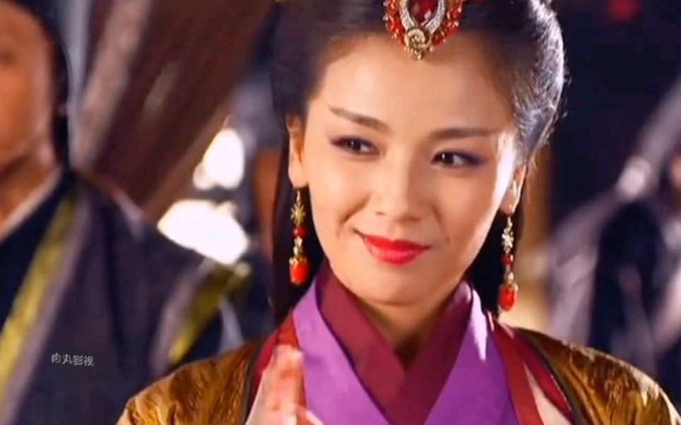 芈姝威胁秦王的亲姐姐交出,先帝所留下的遗照,被拒绝破口大骂.