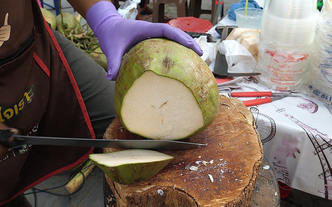 泰国街头好刀法砍椰子_哔哩哔哩 (゜-゜)つロ 干杯~-bilibili