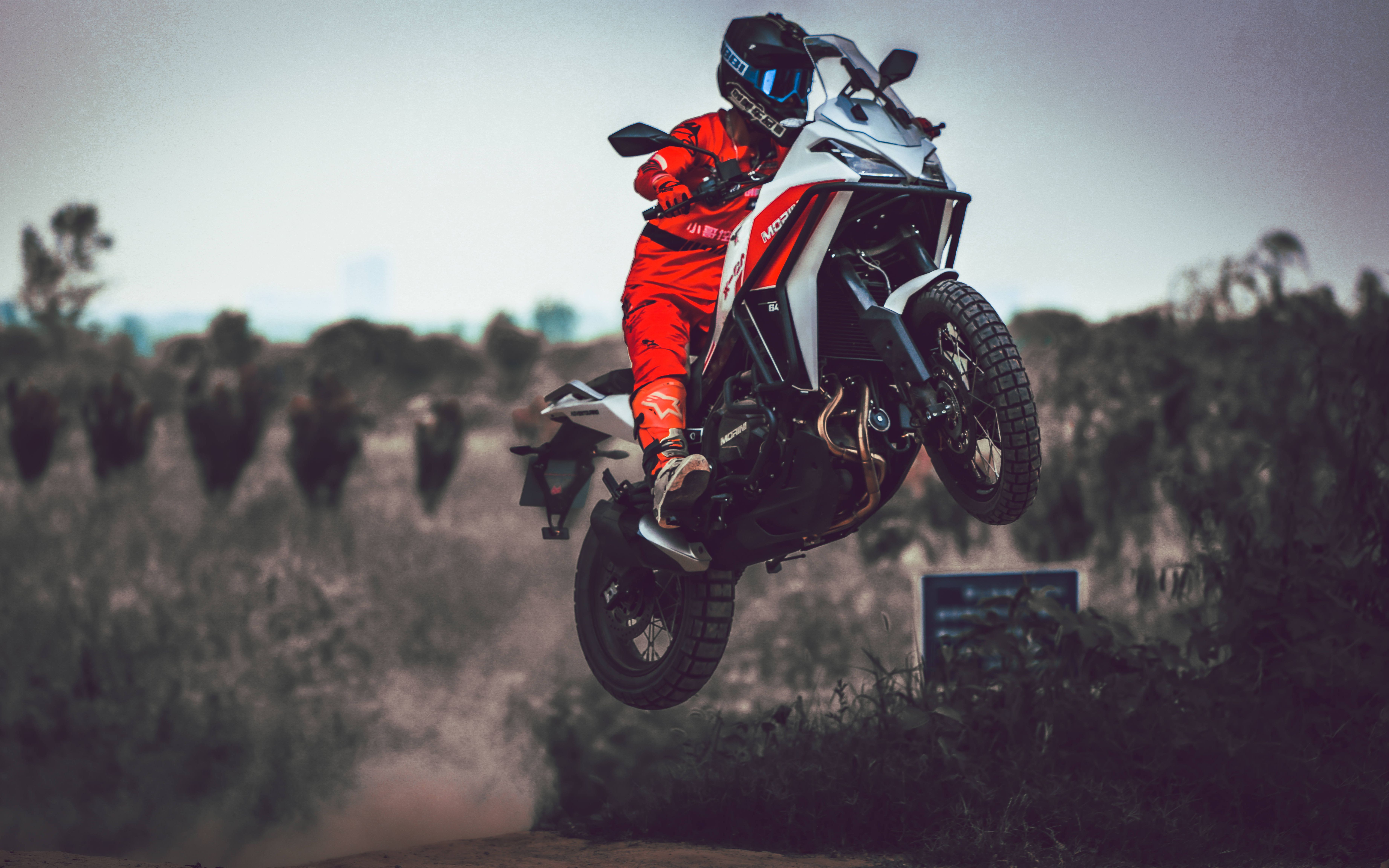 终于骑到车了,摩托莫里尼x-cape 650adv试驾