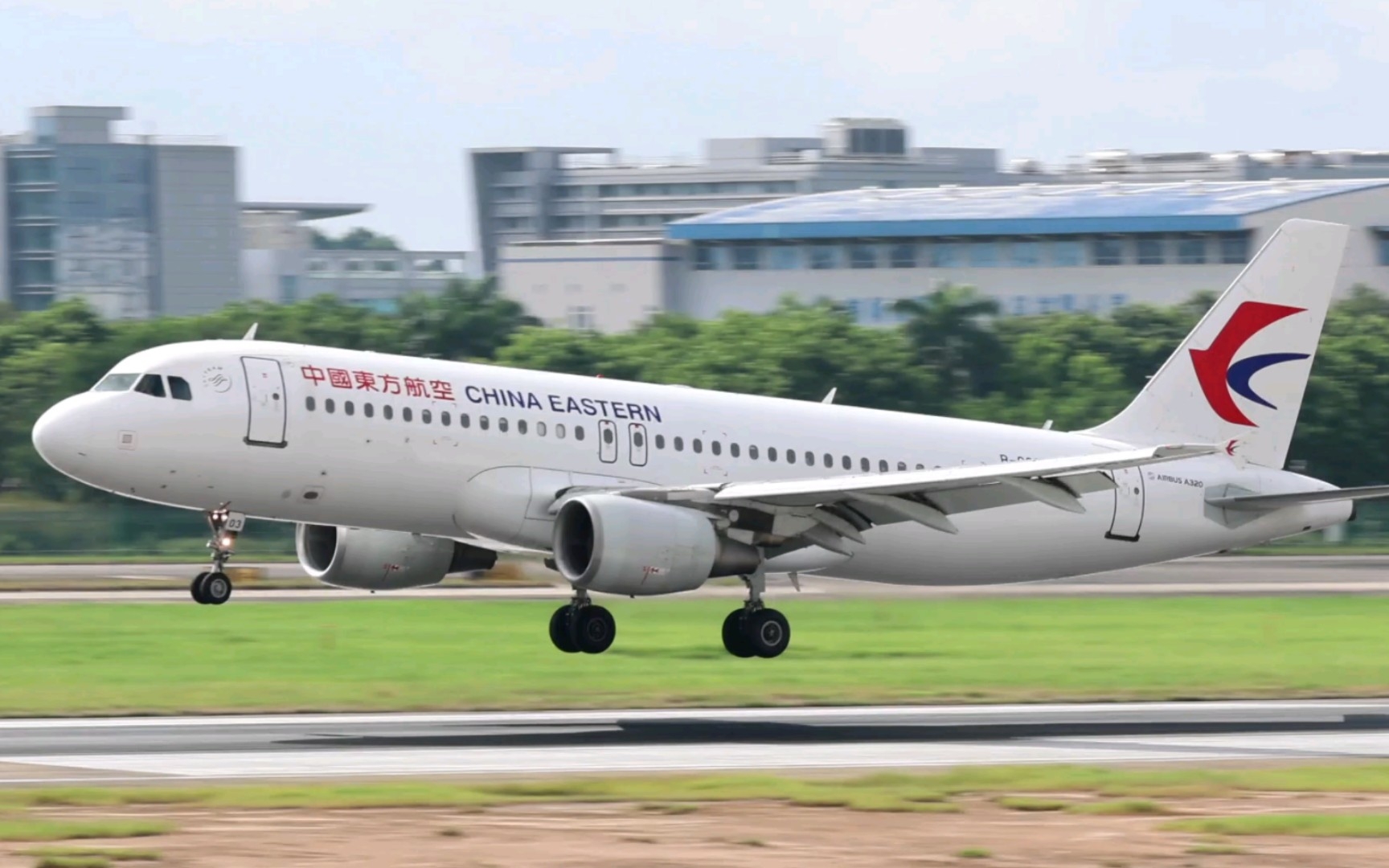 东航a320轻柔接地