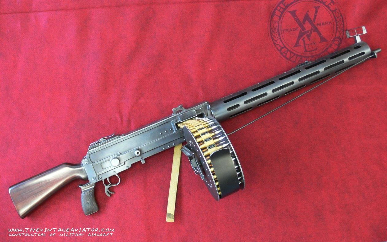 战地1本来在飞机上用的机枪被人拿下来之后变成了支援兵轮椅枪100m