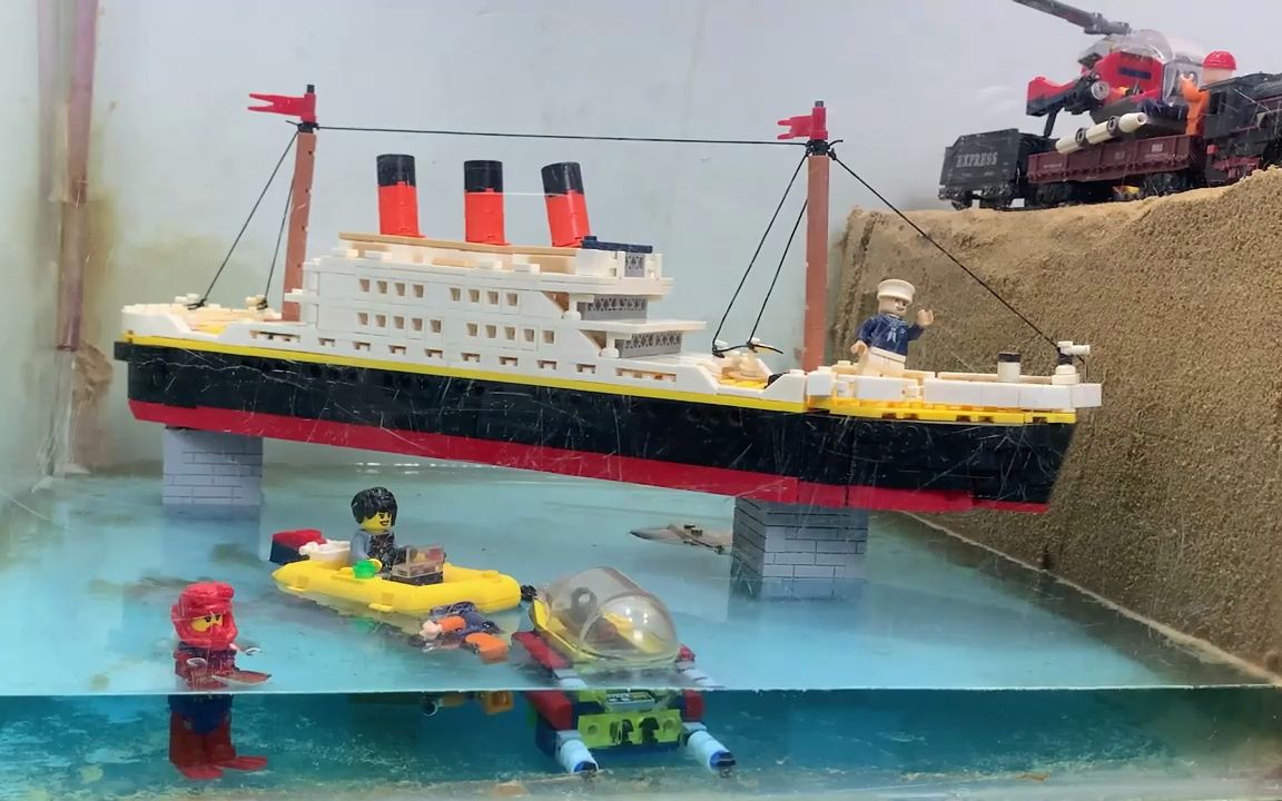 乐高泰坦尼克号撞冰山图片