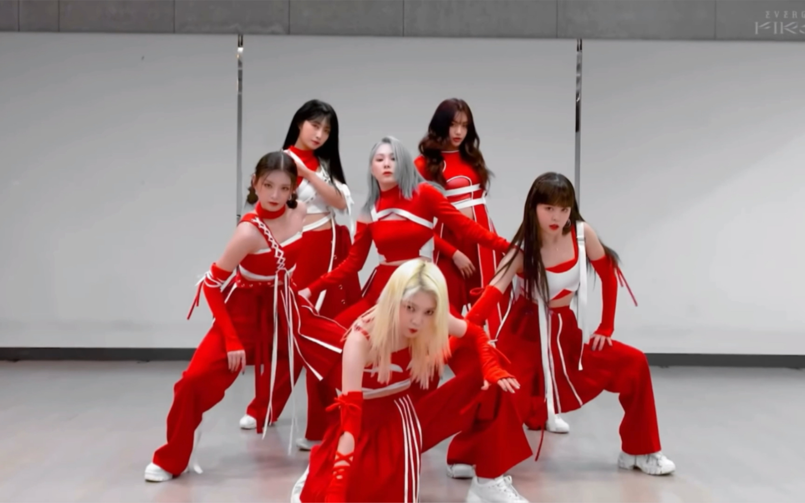 everglow最新回归《first》运镜版练习室