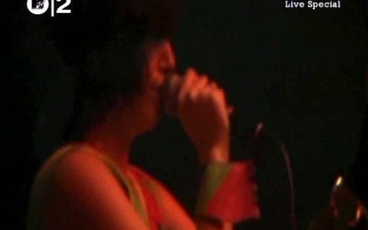 [图]经典 Yeah Yeah Yeahs - Maps (Live)