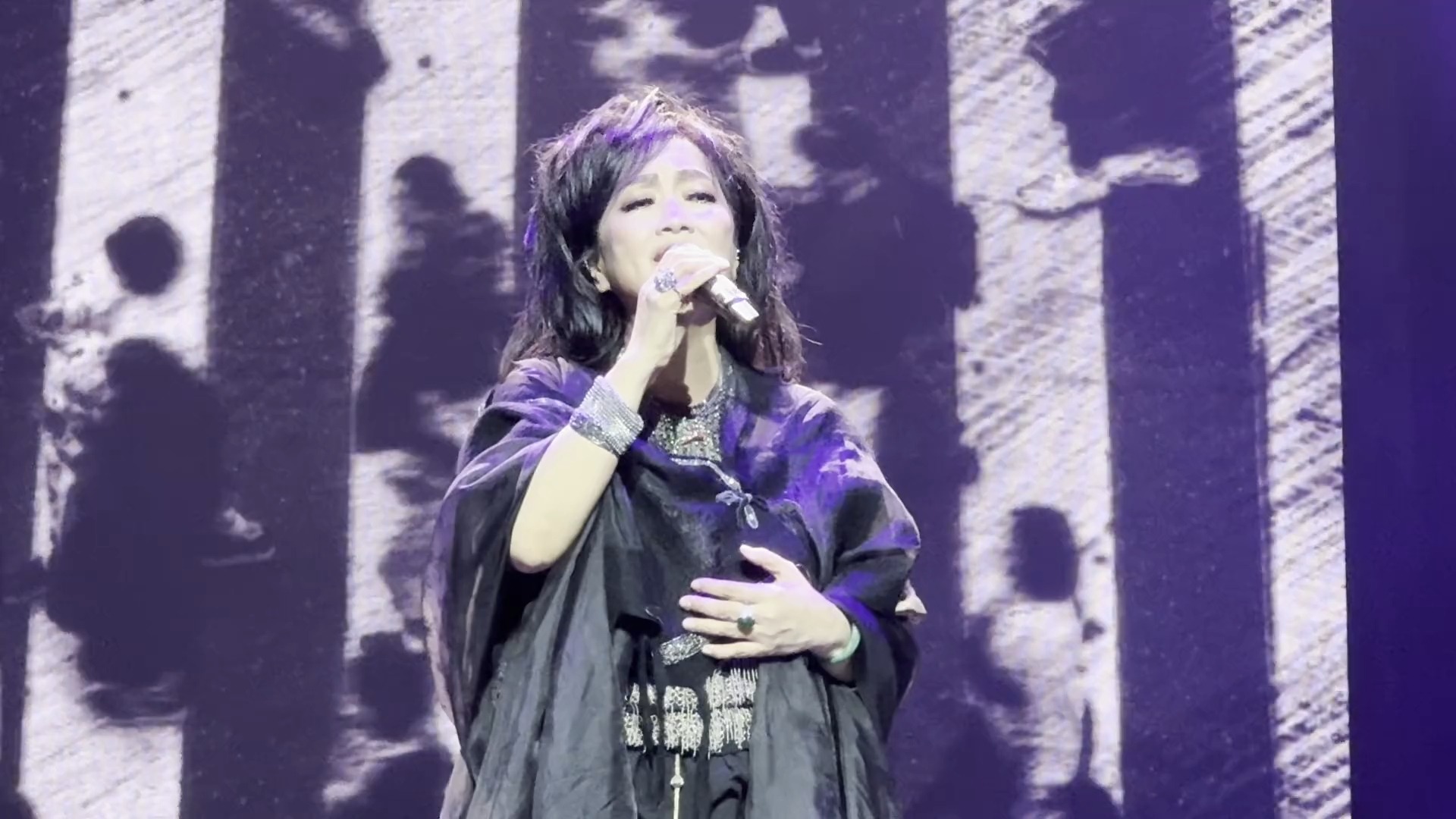 「齐豫」_走在雨中 mc 橄榄树(上海5.25)