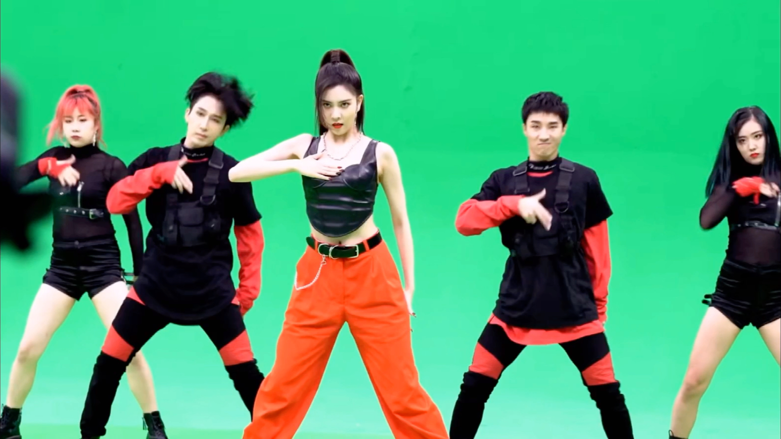 mickey原创编舞 | 宋妍霏《kinjabang》-穿越火线12周