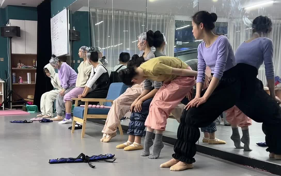 舞蹈基本功训练 软开度 体能 24.01.22~25 费费归来