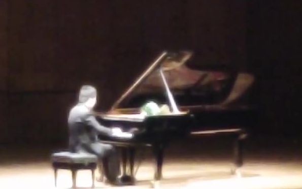 [图]郎朗 肖邦练习曲 Op. 25 No. 2 Lang Lang plays Chopin Etude op.25 no.2 座机画质