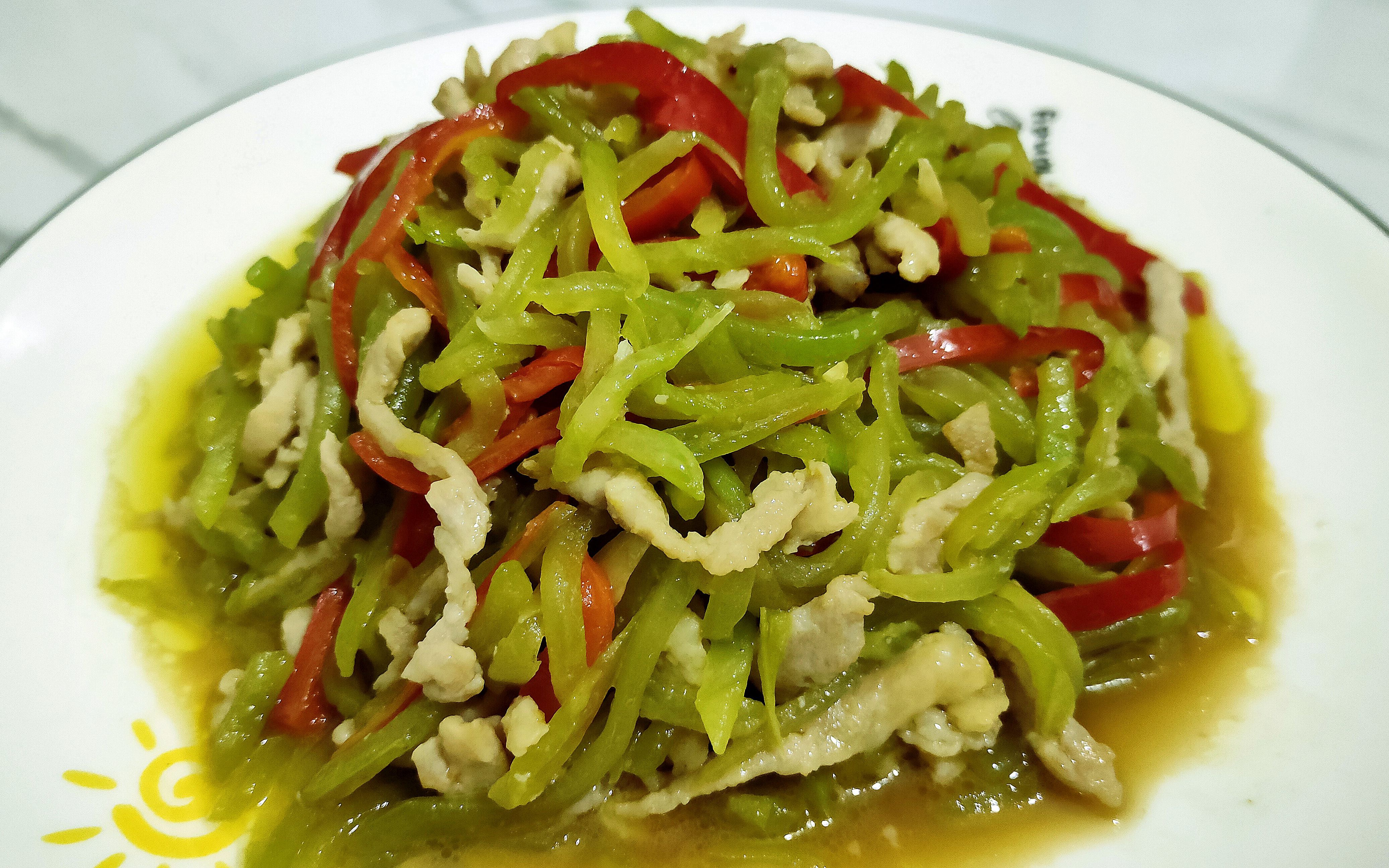 莴笋炒肉丝用这个家常做法,肉丝滑嫩,好吃停不下来_哔哩哔哩_bilibili