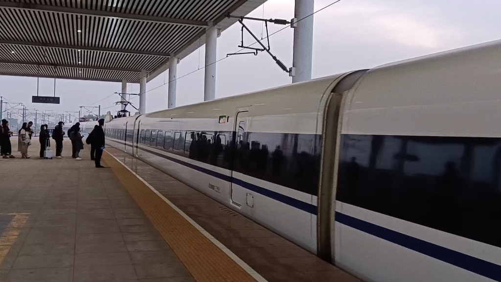 【水】g624号车保定东站进站