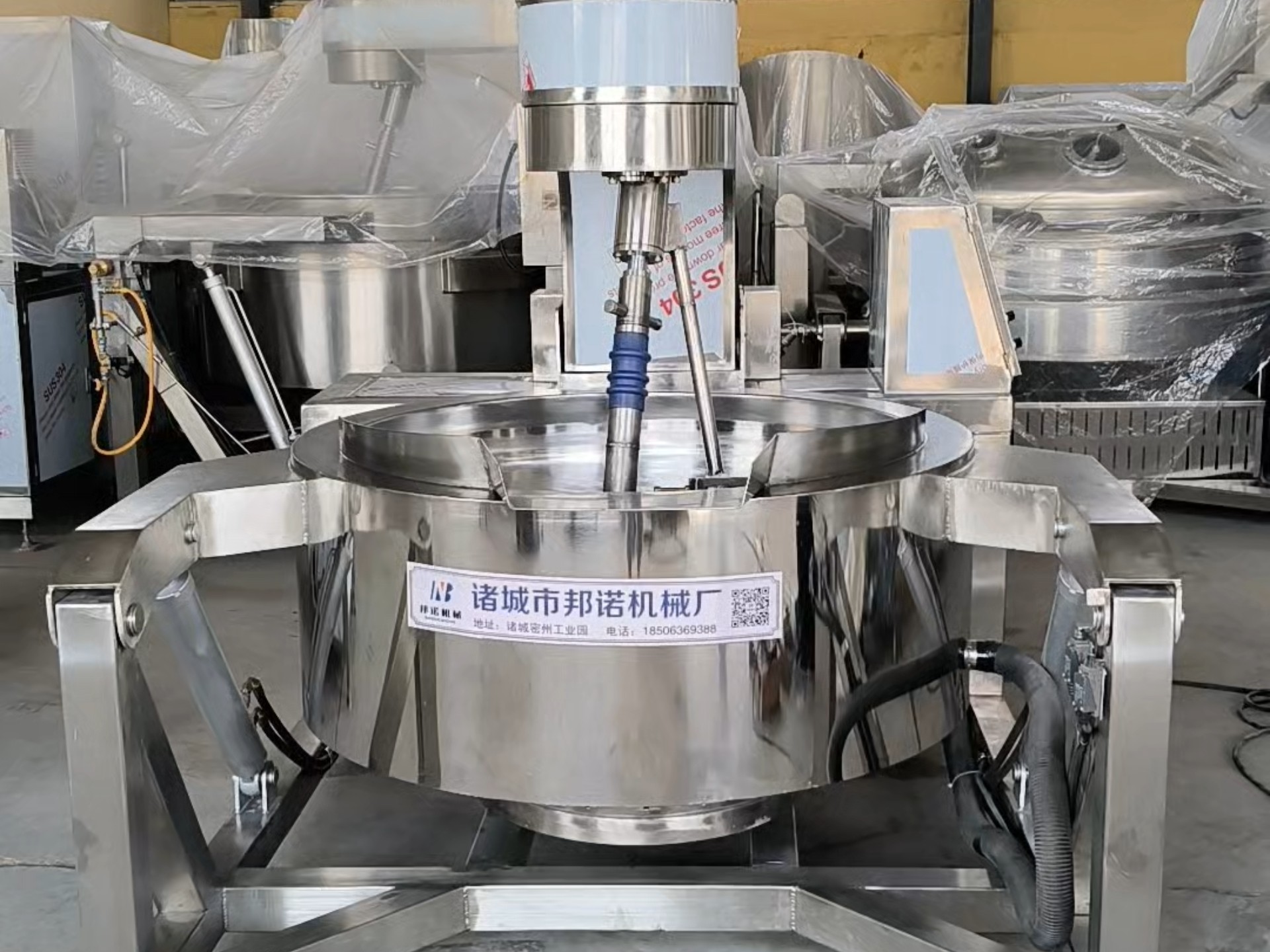 客户定制的300型电磁全自动行星炒锅,受热均匀,热效率高,节能省源