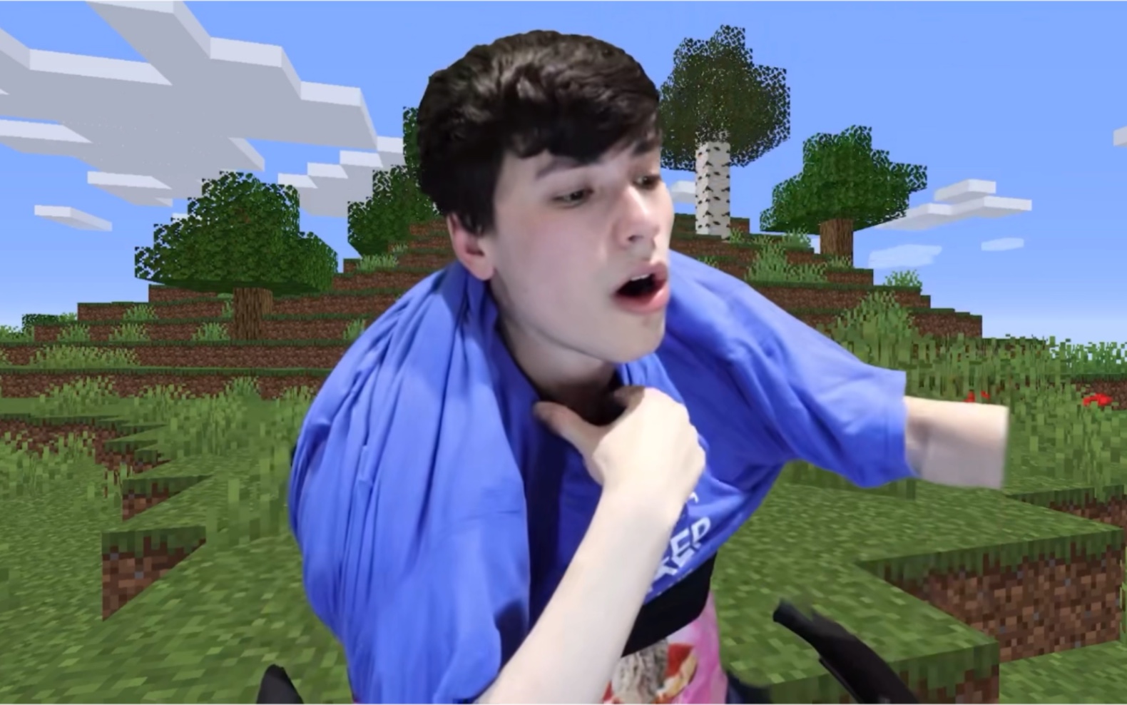 george快要热昏了 而我还在剪辑他的视频.