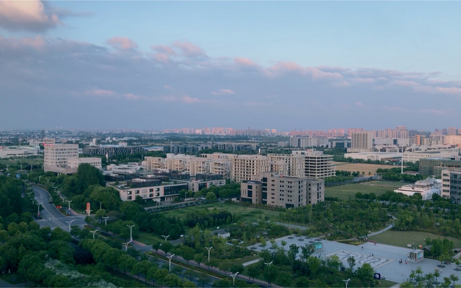 魔都买房三年后 | 成功入住新家 | 杨柳飘飘,小河流水,鸟语花香 | 提前过上退休生活哔哩哔哩bilibili