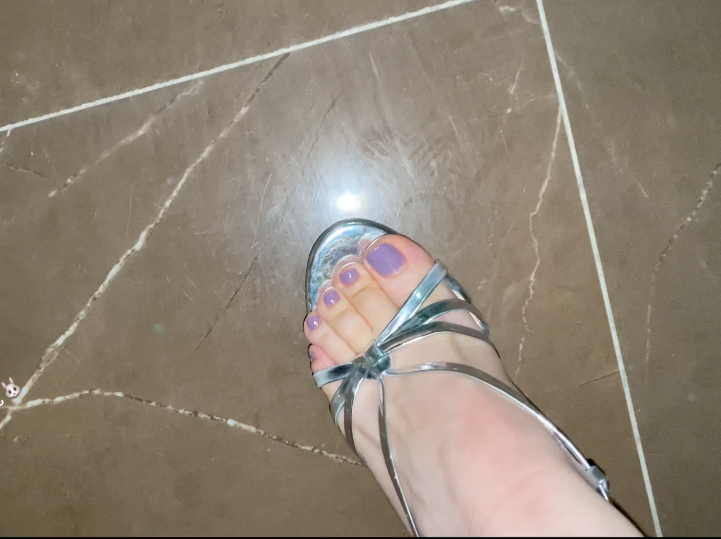 蚊子也喜欢紫色吗，脚被咬了那么大一个包
