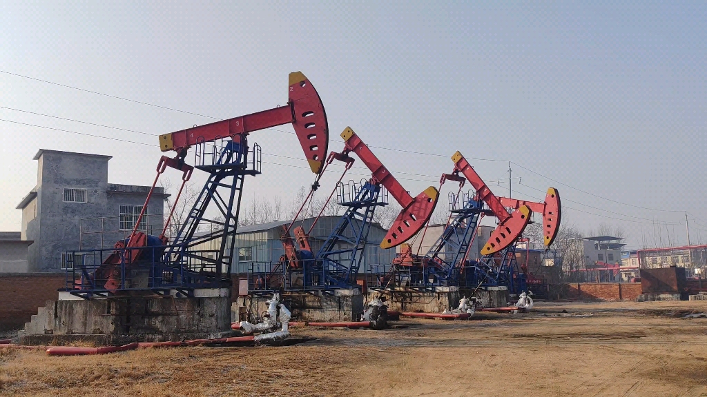 河南油田的丛式井多以这种斜直井井出现在稠油采油区,大多数使用cyjx5