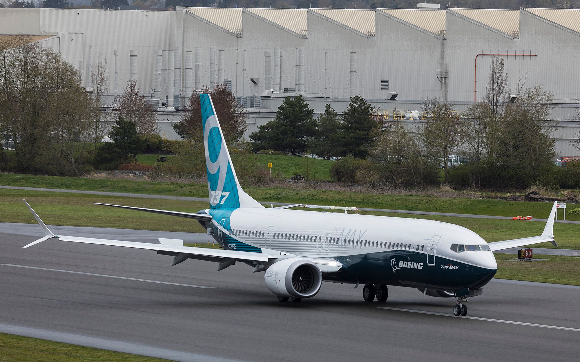 【精彩飞行】波音737 max 9快速喷漆视频