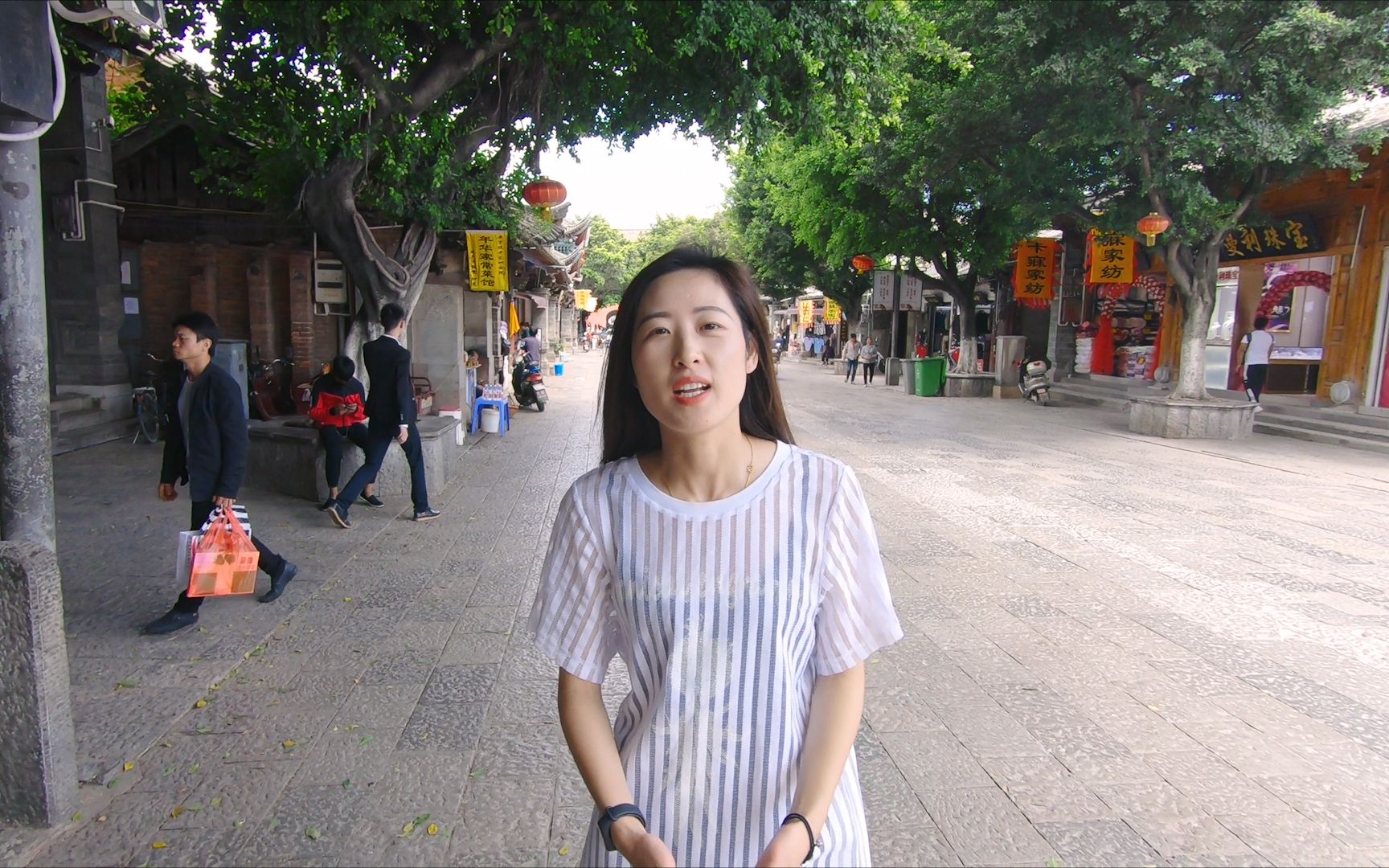 自驾游旅行姑娘,逛云南红河州建水县千年古城,彩云之南不虚此行