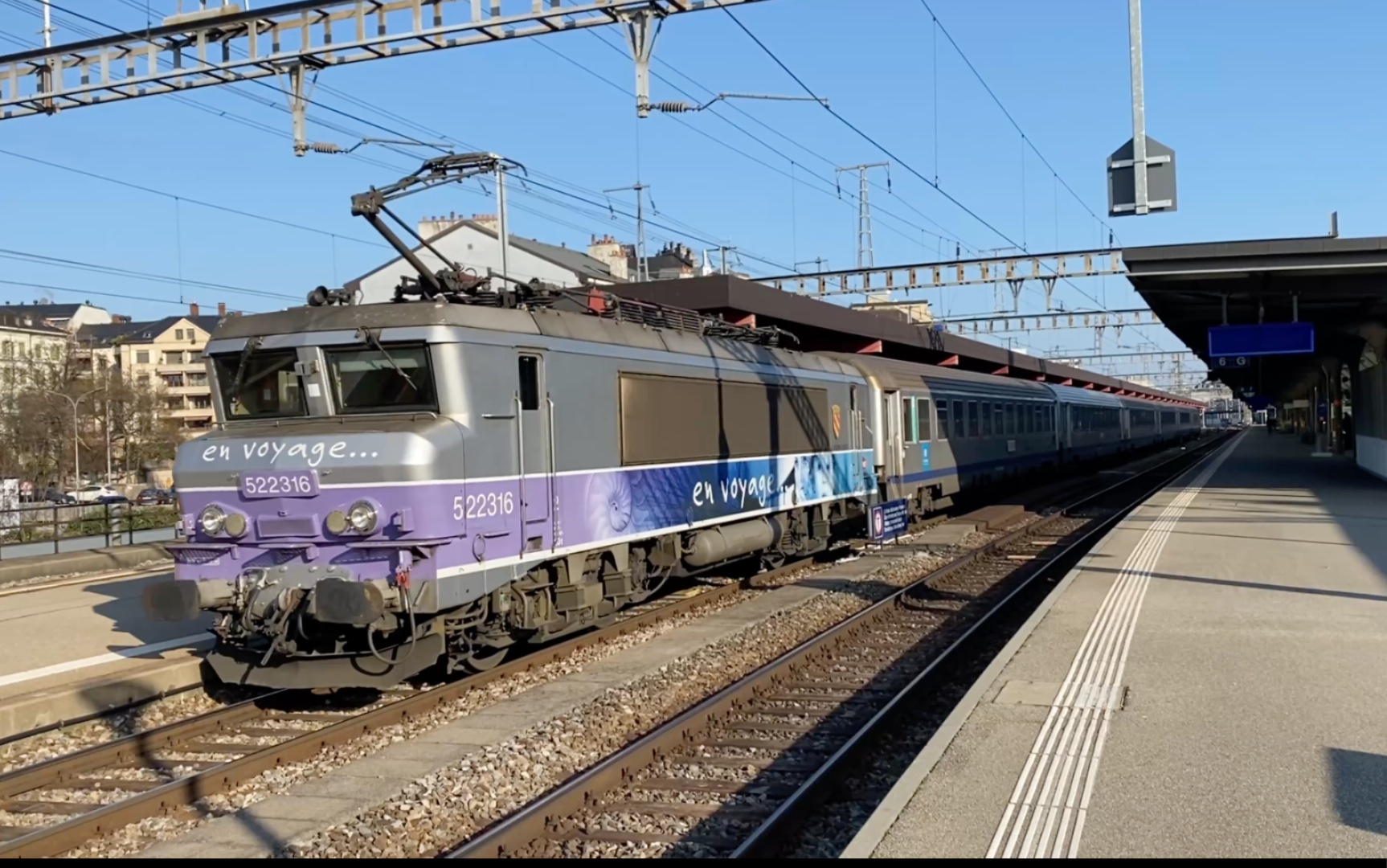 法国国家铁路bb22200电力机车动集ter96562次lyonpartdieu里昂方向