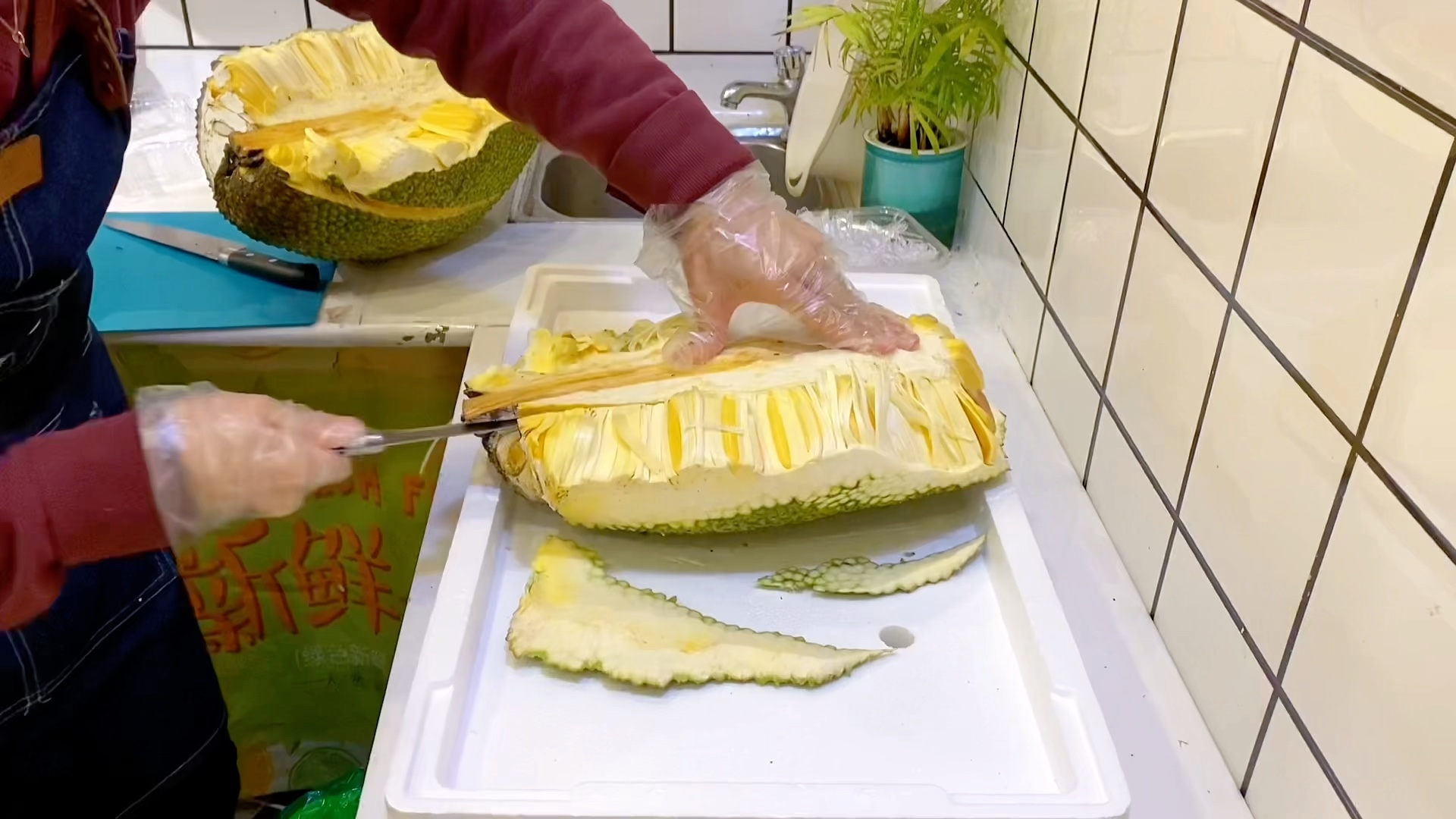 水果店老板是怎样剥菠萝蜜的,看我详细拆解每一步给你看,学起来!
