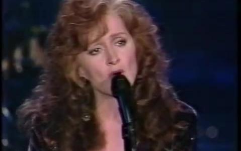 [图]【Bonnie Raitt】 I Can't Make You Love Me tonight show1991考古视频