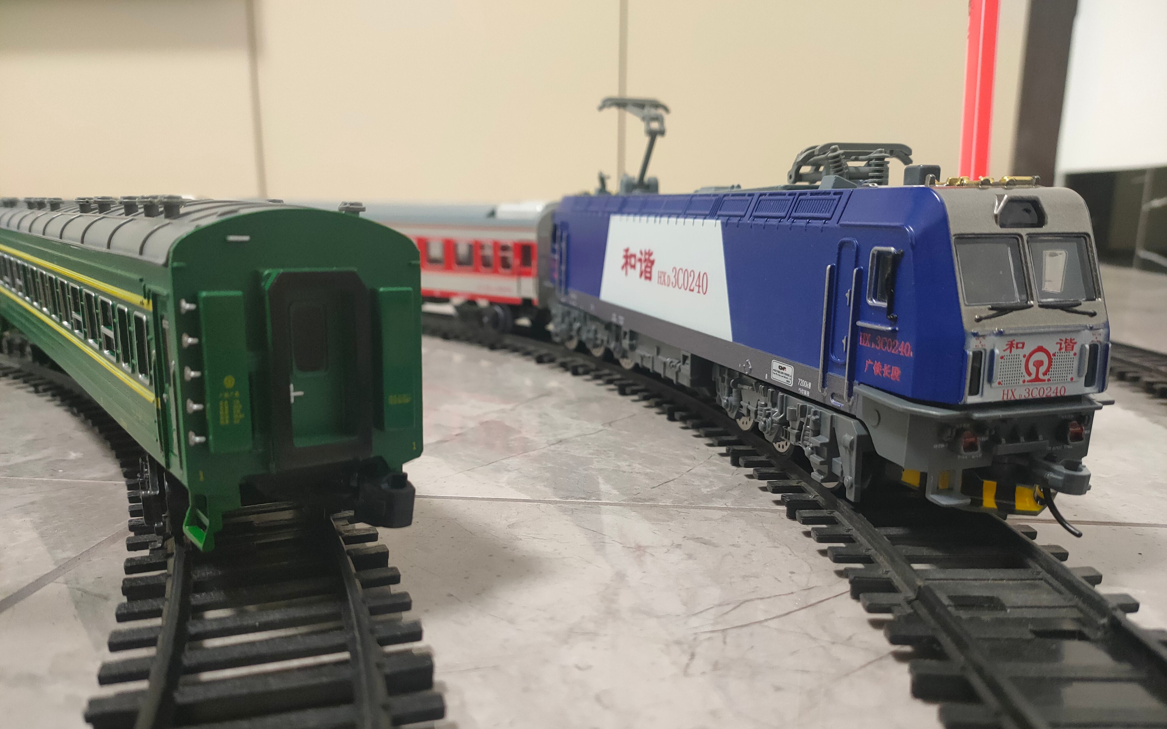【火车玩具开箱】奥乐hxd3c型电力机车和22型客车开箱