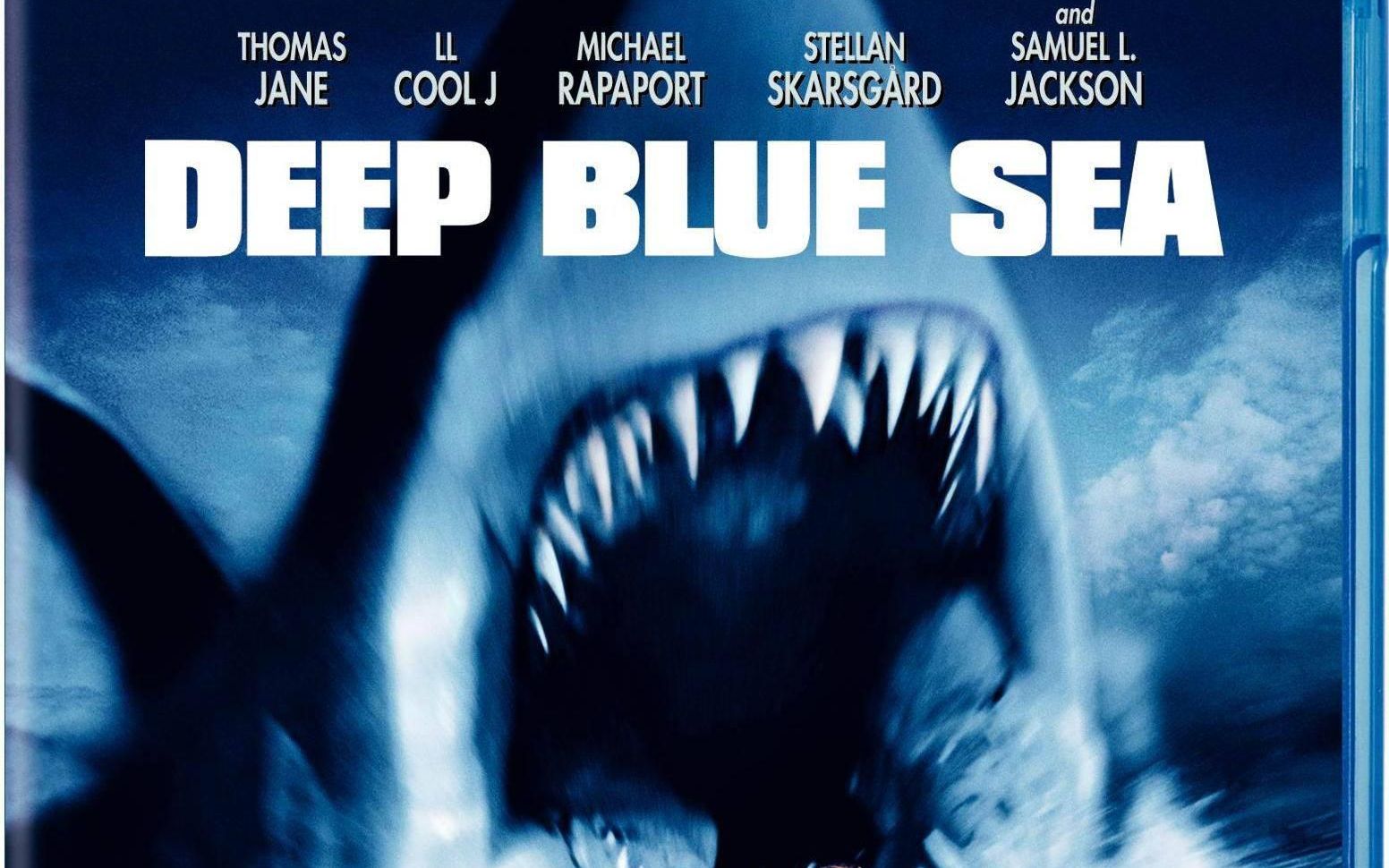 《深海狂鲨》-人类为研究药物,提升大白鲨智商,遭到大白鲨肆意报复.